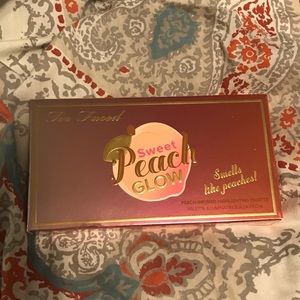 Too Faced Peach-Infused Highlighting Palette